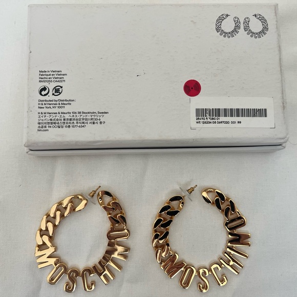 NEW H&M Moschino Gold Chain Logo Hoop Earrings - Picture 2 of 2